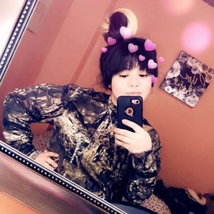 Meet your Posher, Cassandra